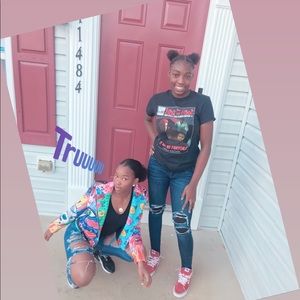 Meet your Posher, Danasia